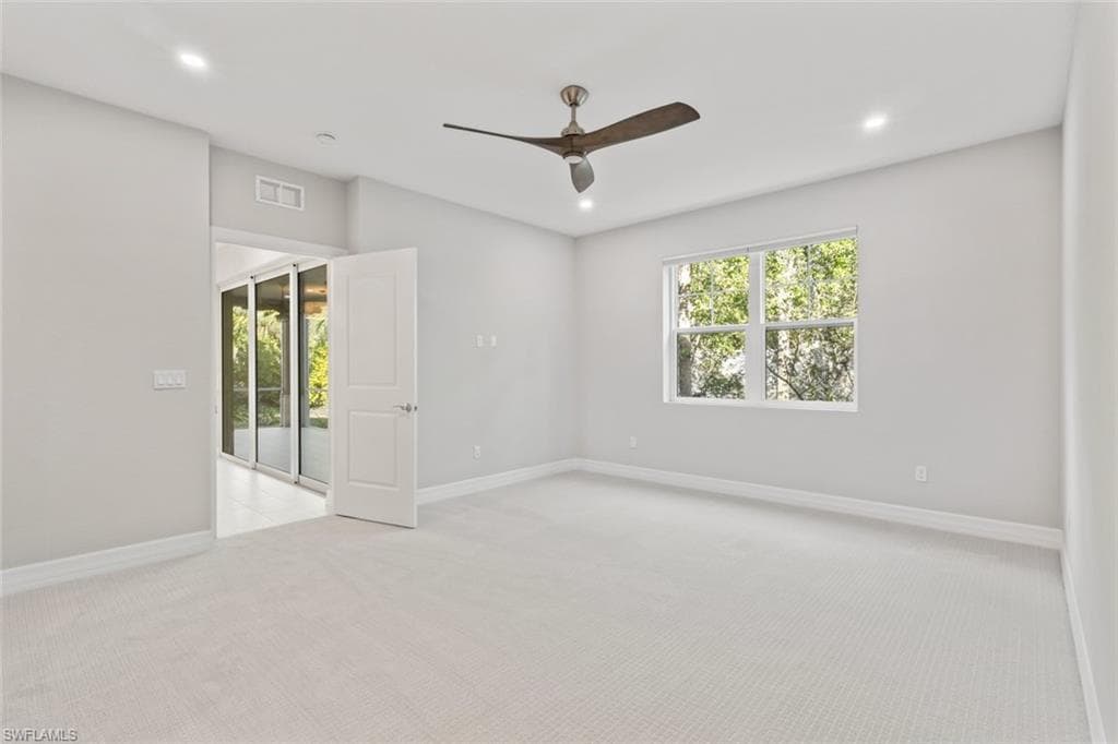 196 Indies DR E 101 photo 21 of 39