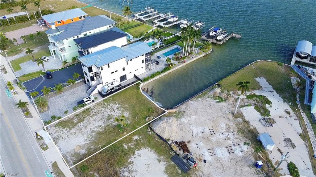 475 Estero BLVD photo 6 of 9