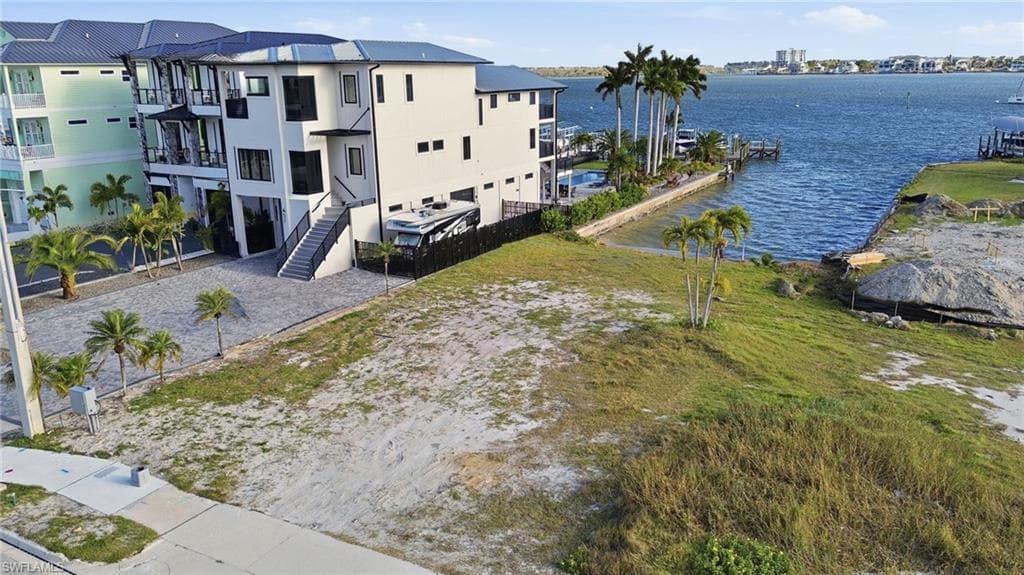 475 Estero BLVD photo 7 of 9