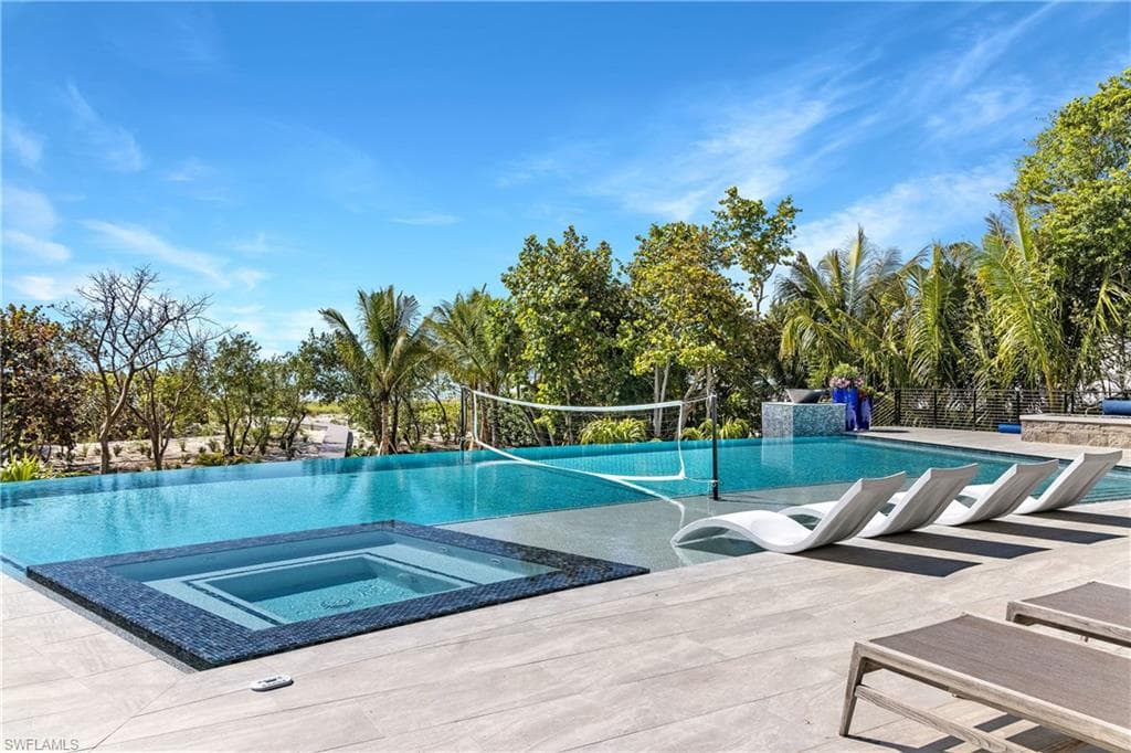 Infinity edge pool and spa