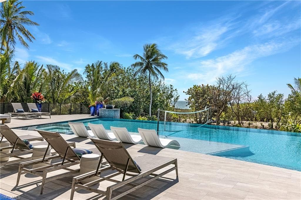 Elevated pool with sun shelf