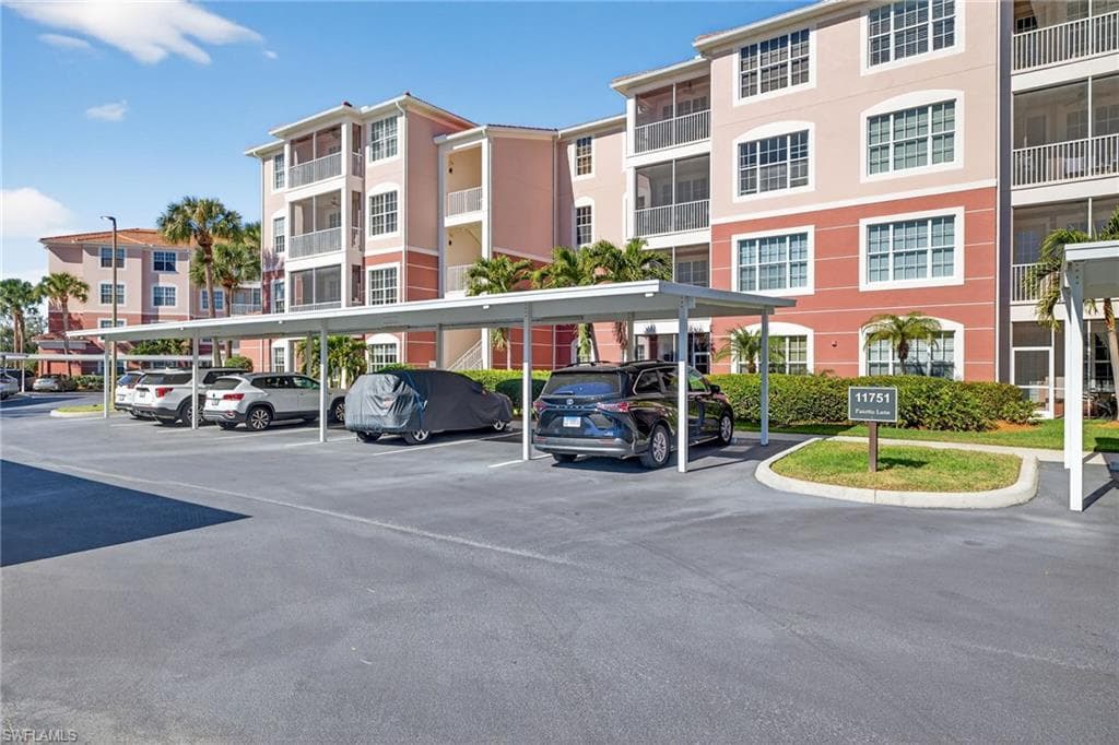 Highly desirable community and location, close to shopping, restaurants and beaches.