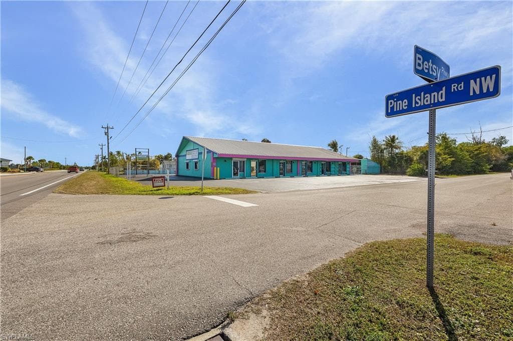 5261 Pine Island RD photo 1 of 41