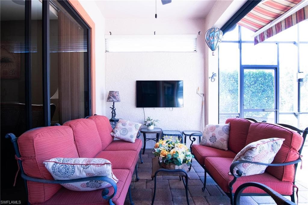 Sunroom with healthy amount of natural light