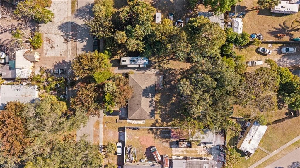 260 Delray AVE photo 17 of 31