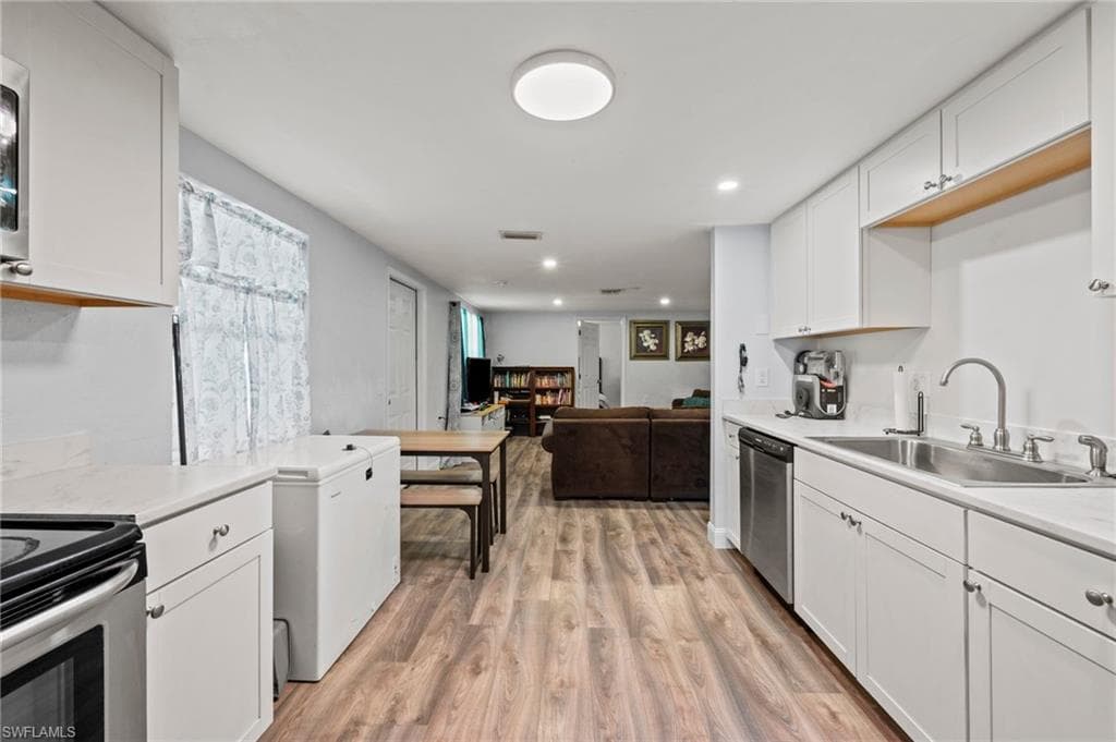 260 Delray AVE photo 5 of 31