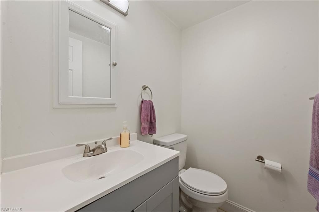 260 Delray AVE photo 10 of 31