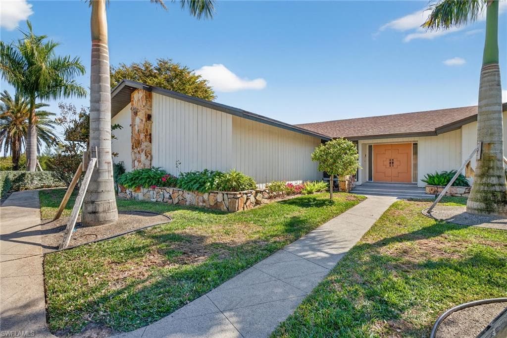 Property entrance featuring a yard