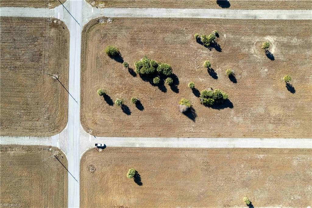 Surrounded by six nearby golf courses and renowned for world-class tarpon fishing, this location offers unforgettable sunsets, abundant outdoor recreation, and an active Southwest Florida lifestyle year-round.