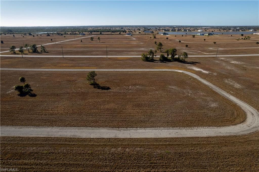 The standard rectangular shape provides maximum building efficiency, making it ideal for a wide variety of floor plans, including a spacious primary suite layout, 2- or 3-car garage, extended driveway, and a seamless indoor-outdoor design.