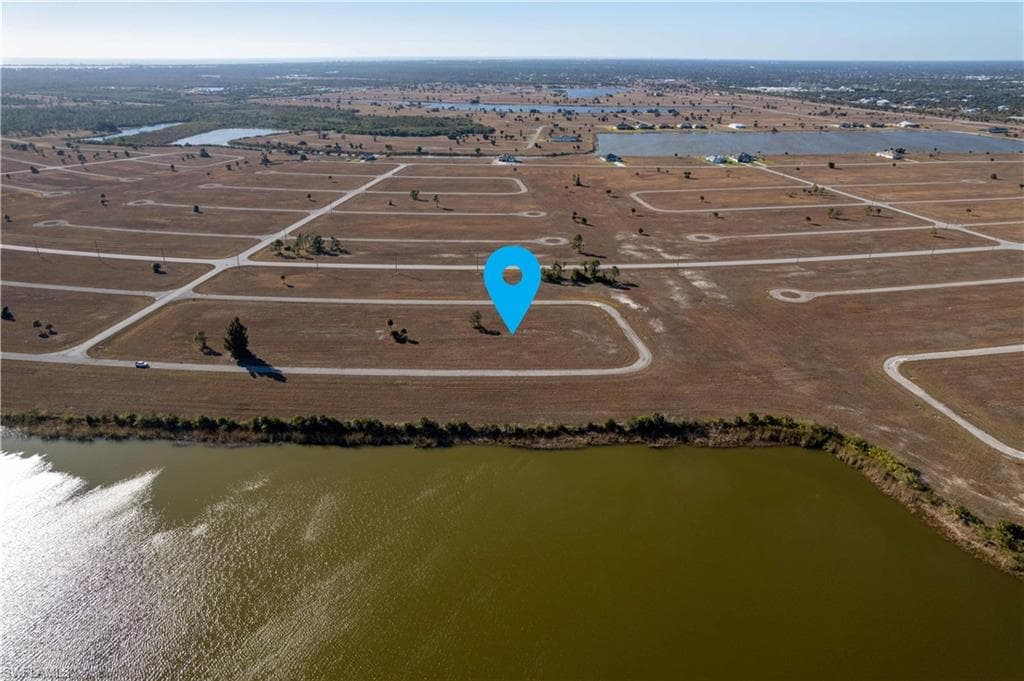 Easy access to Gasparilla Road, FL-776, I-41, and I-75 connects you quickly to Venice, Sarasota, Fort Myers, Tampa, and Southwest Florida International Airport.