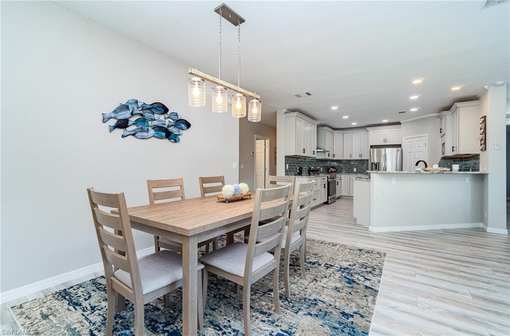 Beautiful Kitchen with walk-in pantry