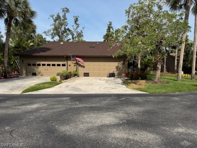 Front of Villa 2 Car Garage