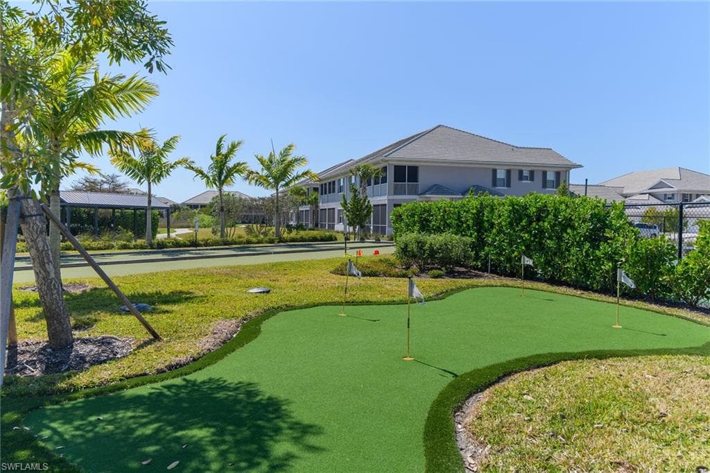 PUTTING GREEN