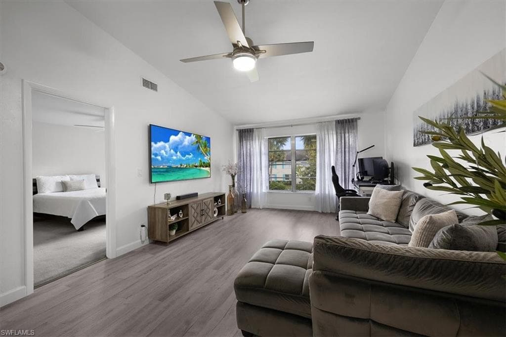 4100 Looking Glass LN 3002 photo 11 of 31