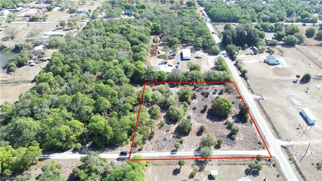 Aerial view of property's location featuring property boundaries highlighted