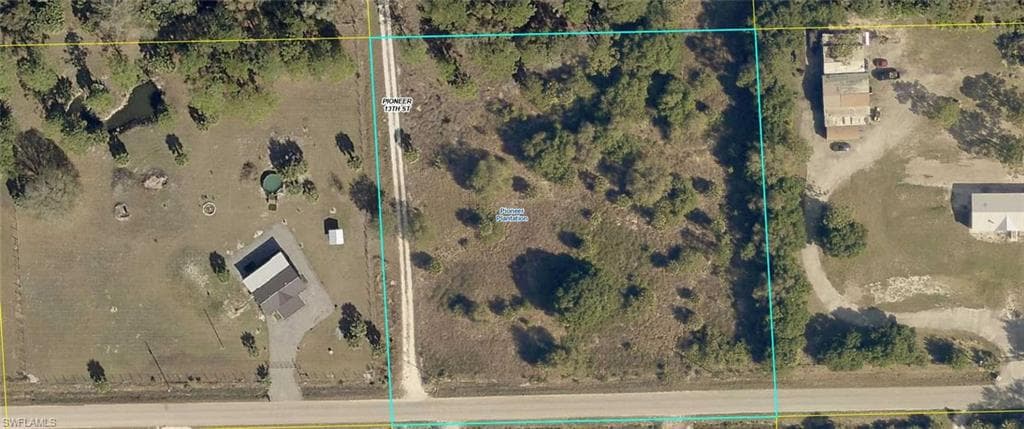 Aerial map of property and surrounding area with property boundaries highlighted