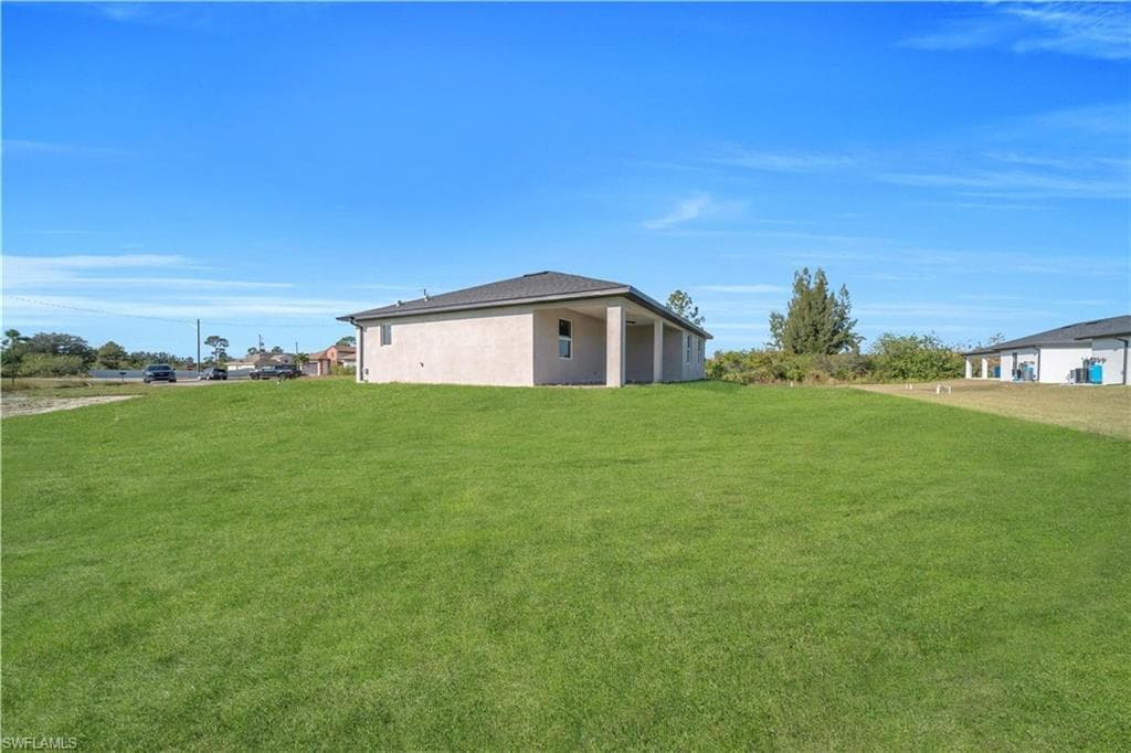 View of grassy yard