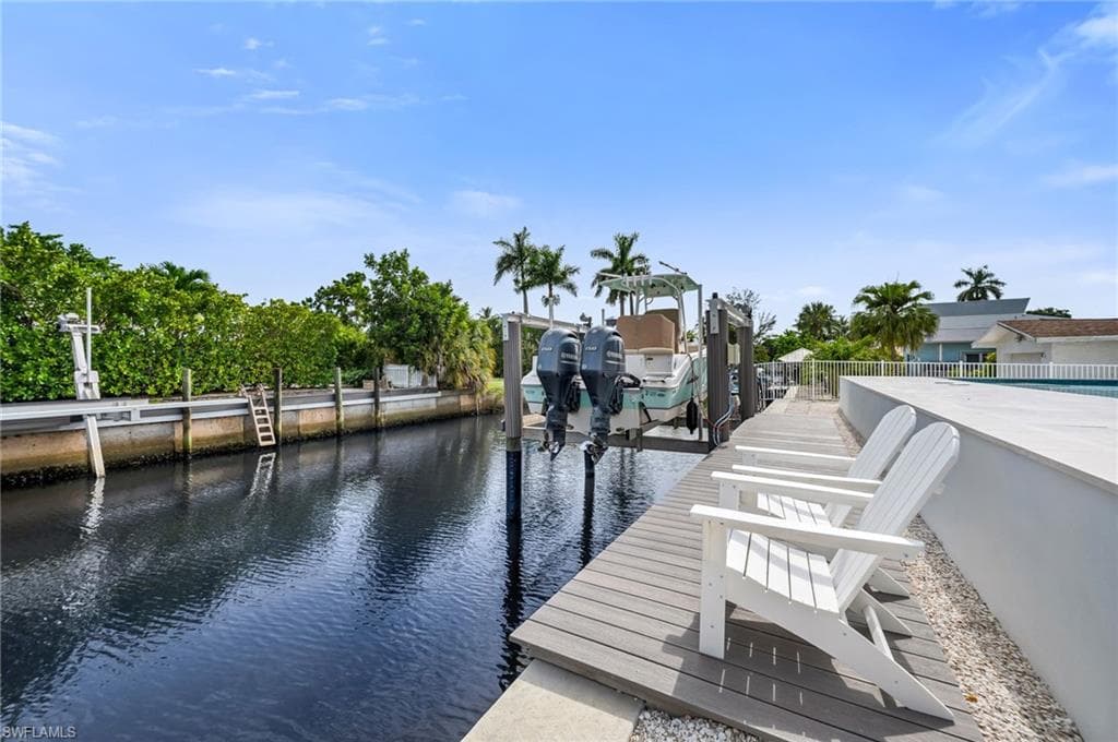 Boat Dock w/ 10K LB Lift - Will Accommodate up to a 30' Vessel