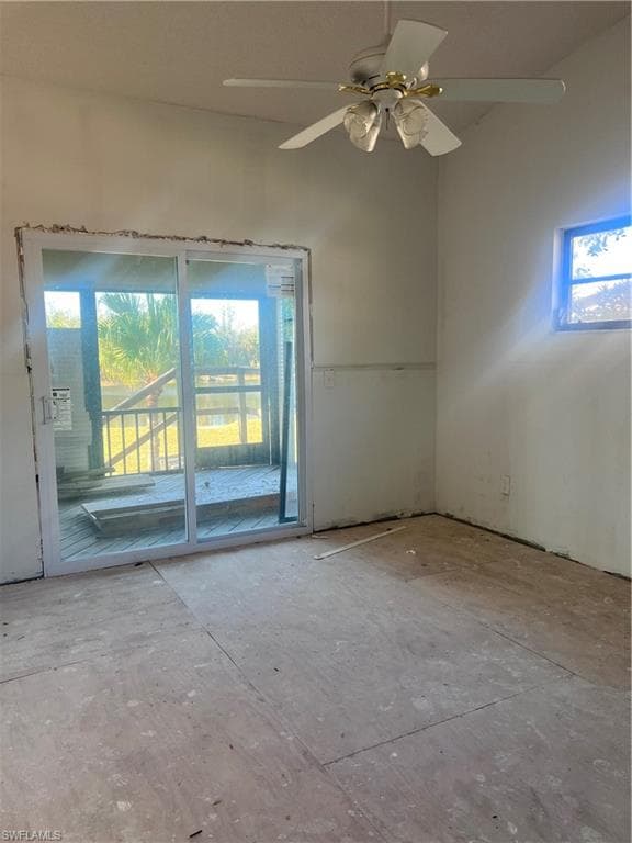 Empty room with ceiling fan