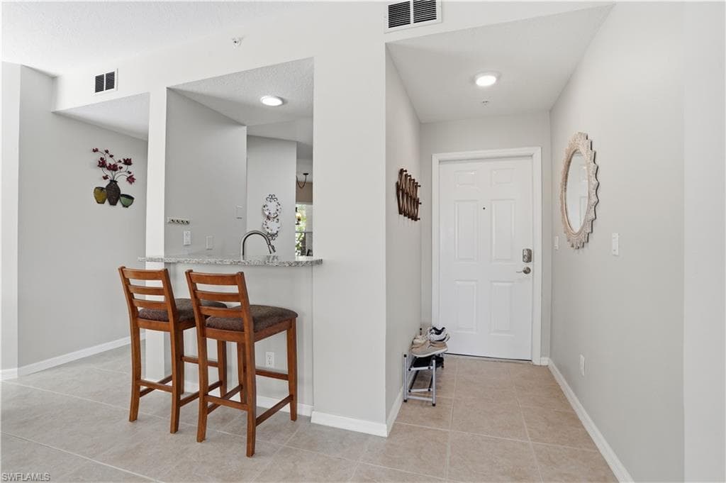 6560 Huntington Lakes CIR 104 photo 17 of 50