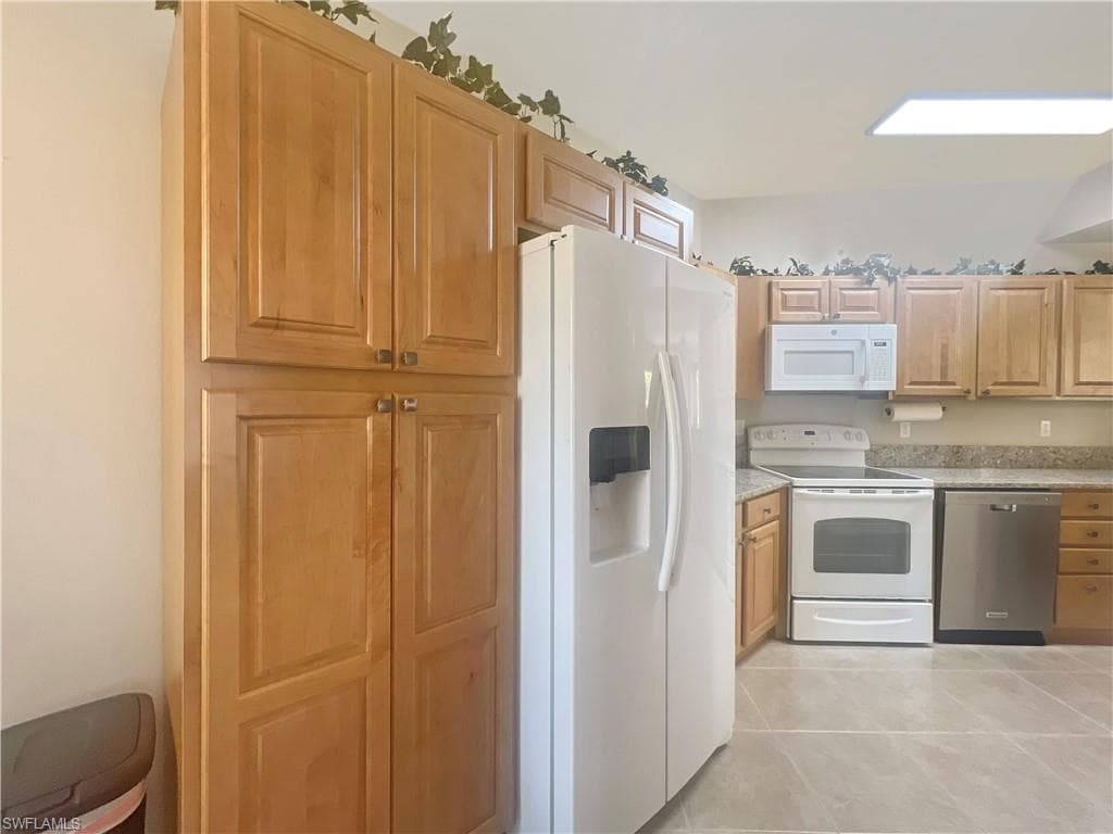 6560 Huntington Lakes CIR 104 photo 50 of 50