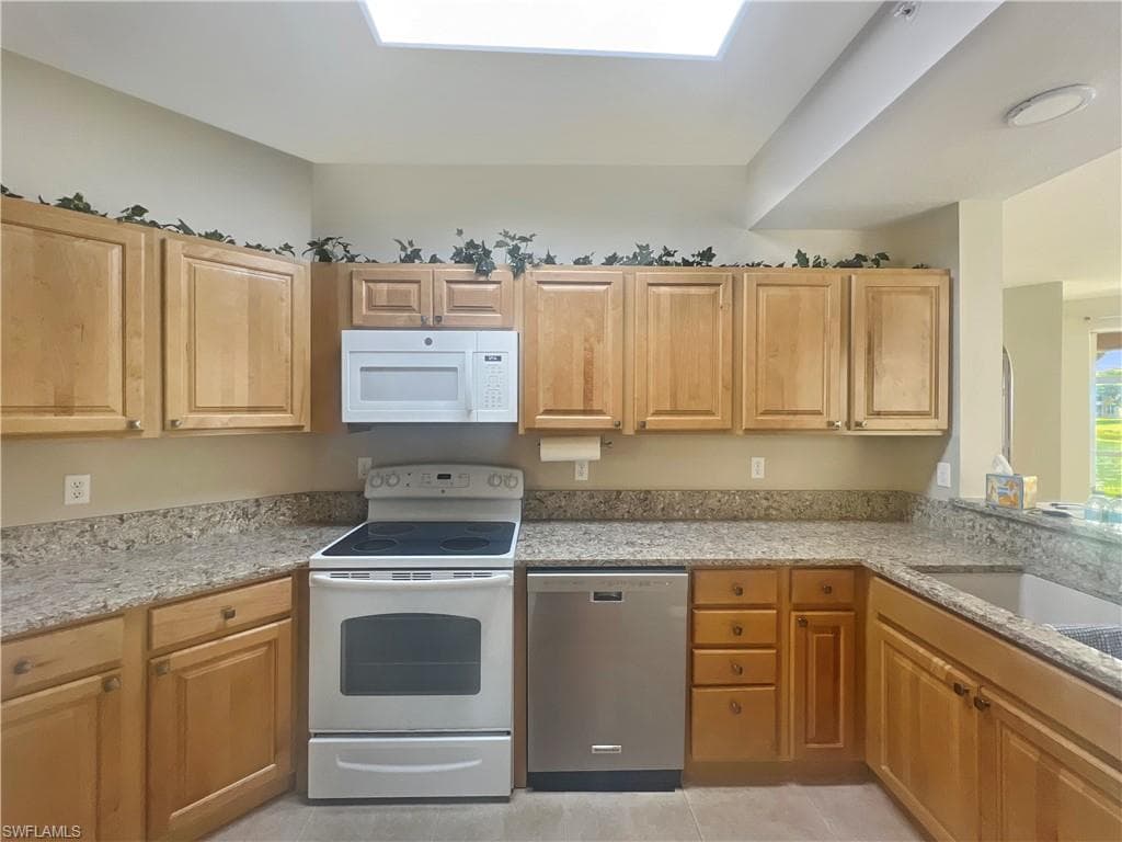 6560 Huntington Lakes CIR 104 photo 48 of 50