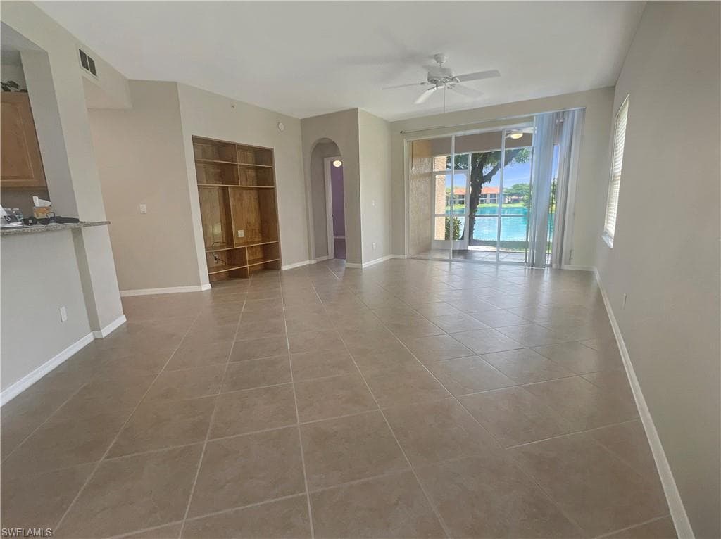 6560 Huntington Lakes CIR 104 photo 11 of 50