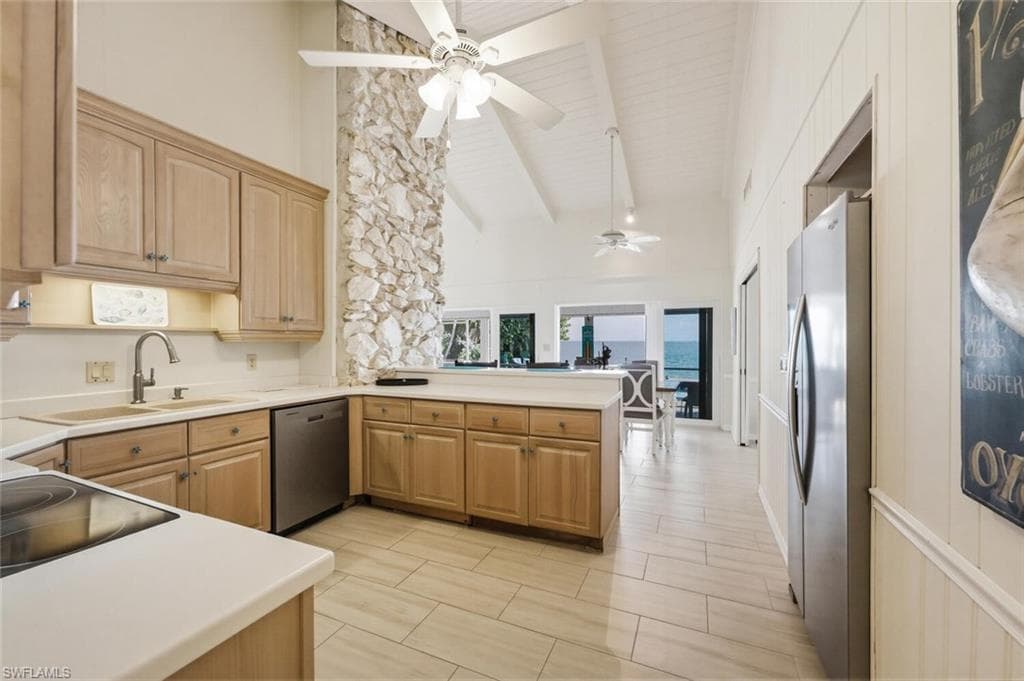 15153 Captiva DR photo 16 of 38