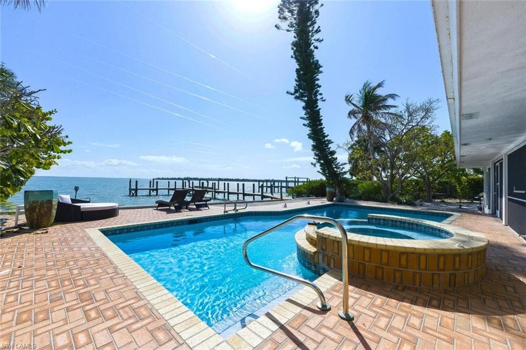 15153 Captiva DR photo 3 of 38