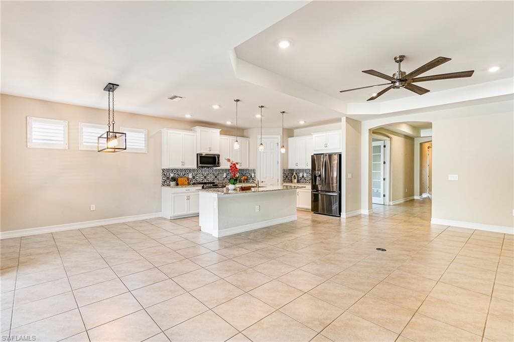 3028 Royal Gardens AVE photo 12 of 48