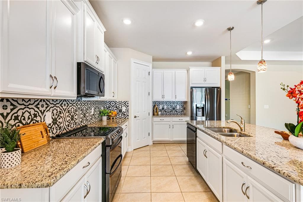 3028 Royal Gardens AVE photo 5 of 48