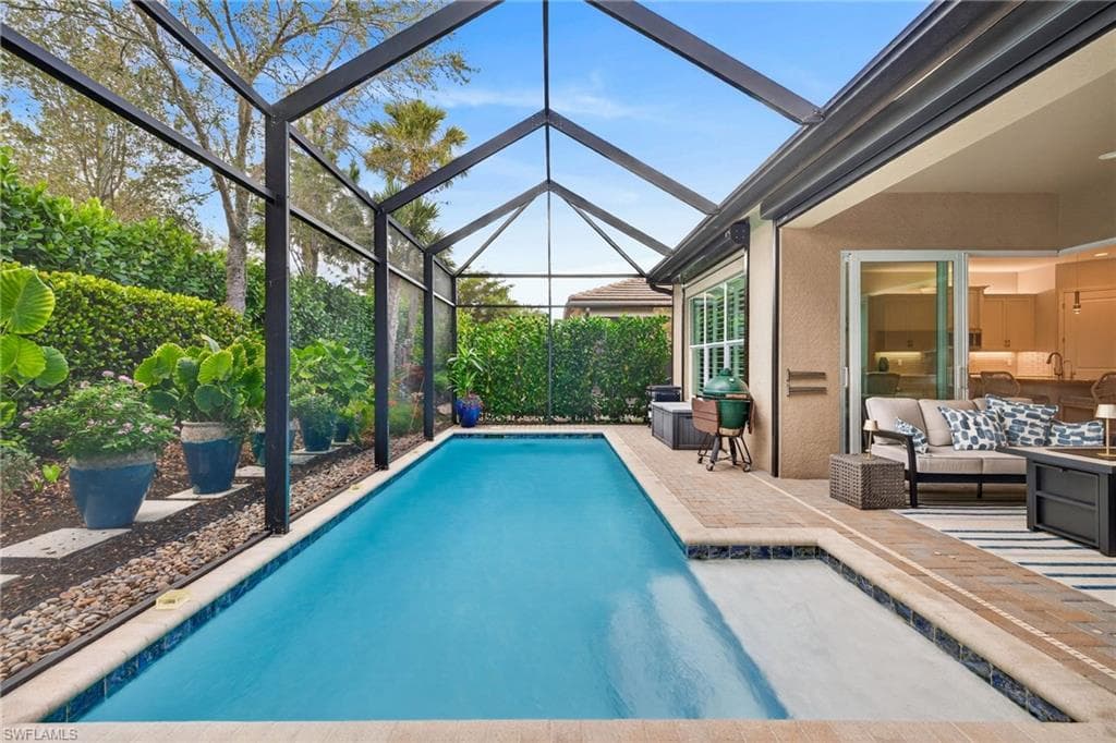 Long view of heated pool...Ahhh!