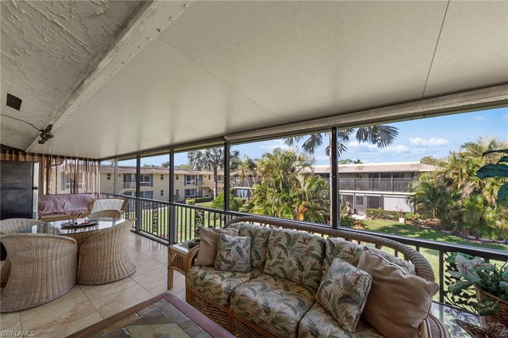 Sunroom / solarium with outdoor lounge area