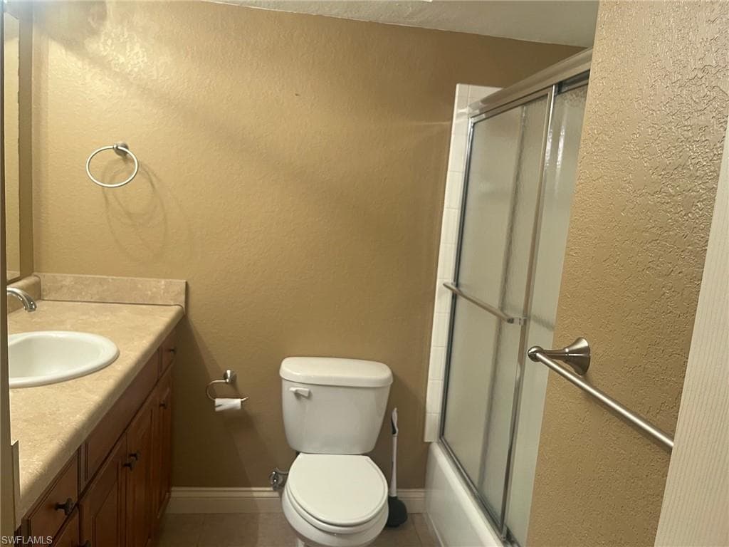 Guest Bathroom with Tub/Shower Combo