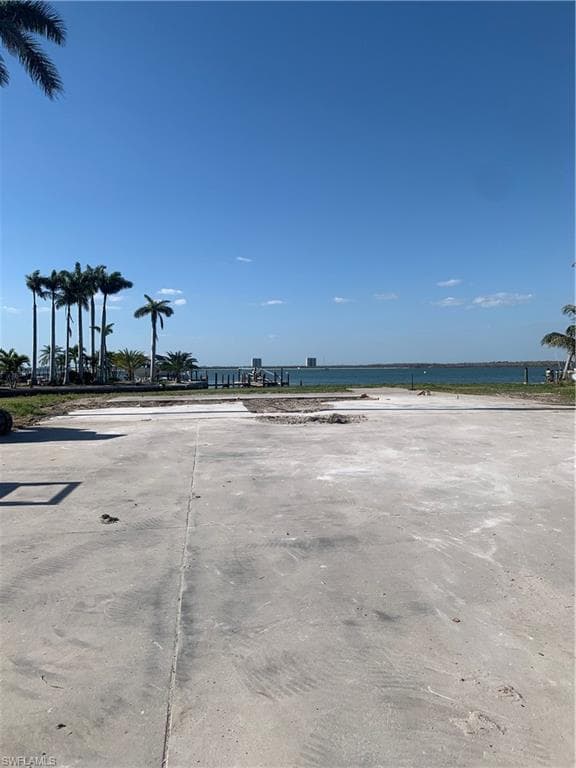 Super large lot - plenty of room for toys