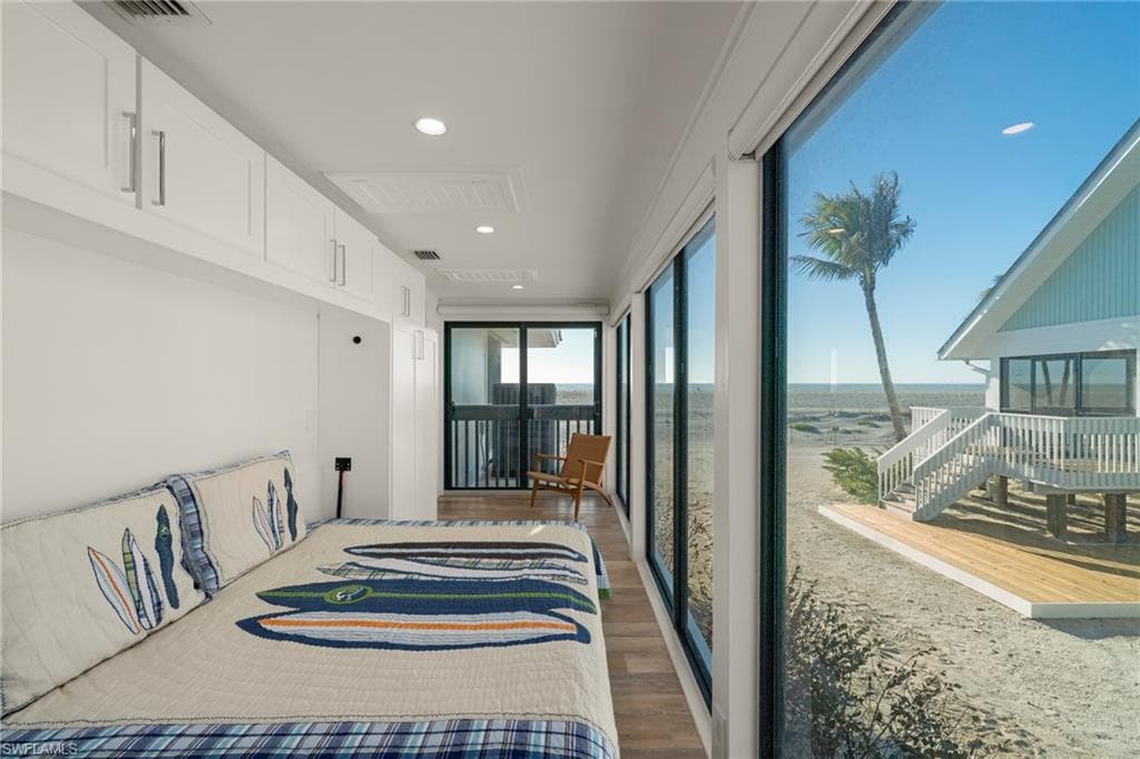 19 Beach Homes photo 33 of 48