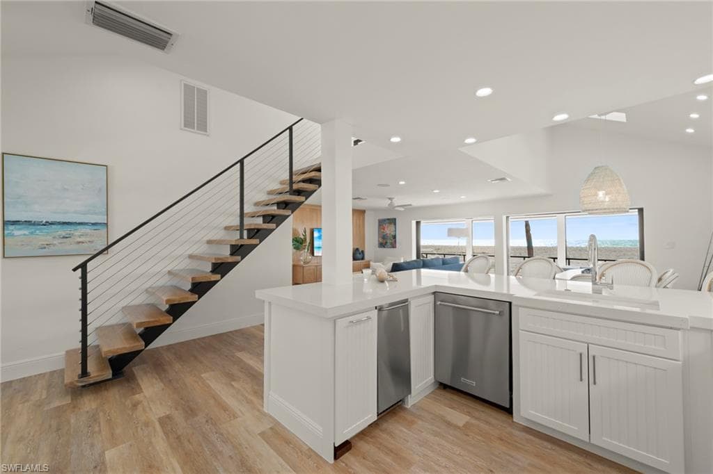 19 Beach Homes photo 8 of 48
