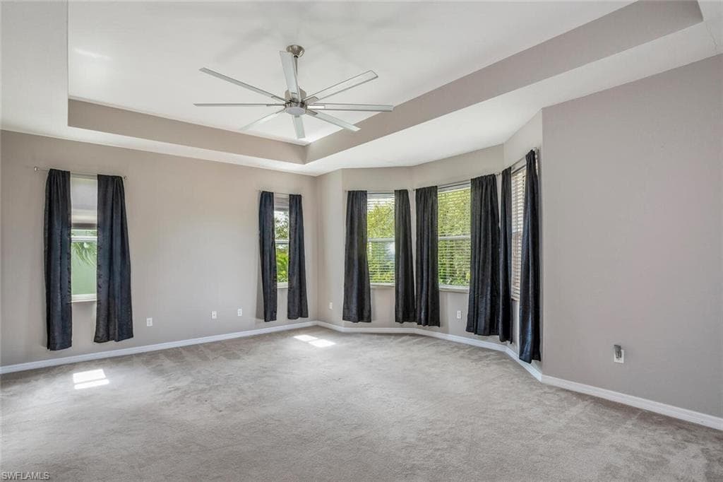 Master Suite w/ Separate His/Her walk-in Closets