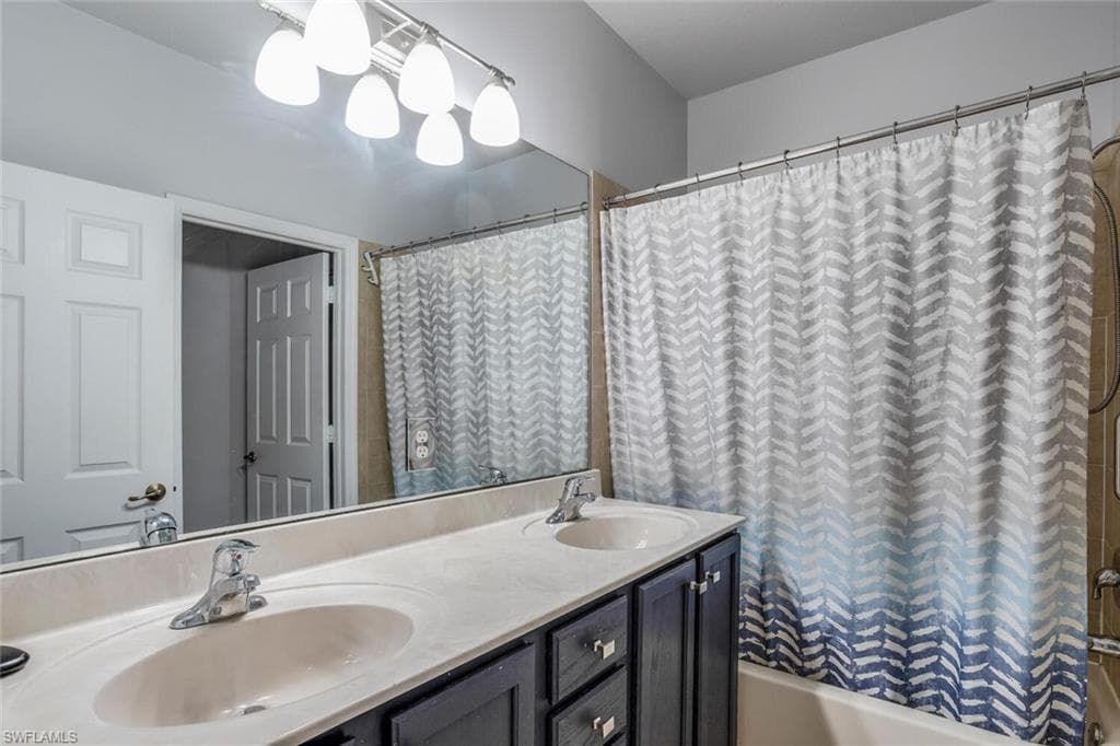 Guest Bath w/ Dual Sinks, Combo Tub and Shower