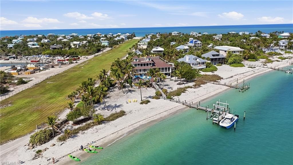 A boater’s dream with easy access to Pine Island Sound, dolphin-filled waters, Costa Cayo adventures, and the famed tarpon fishing grounds of Boca Grande Pass.