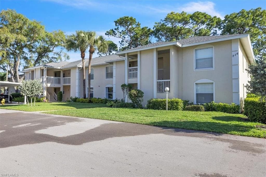 View of apartment building / complex