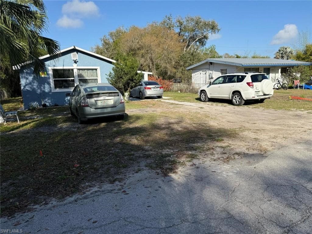 414 Spring AVE photo 6 of 32