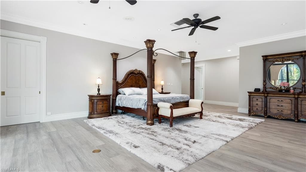 Bedroom featuring light wood-style flooring, ornamental molding, a ceiling fan, and recessed lighting