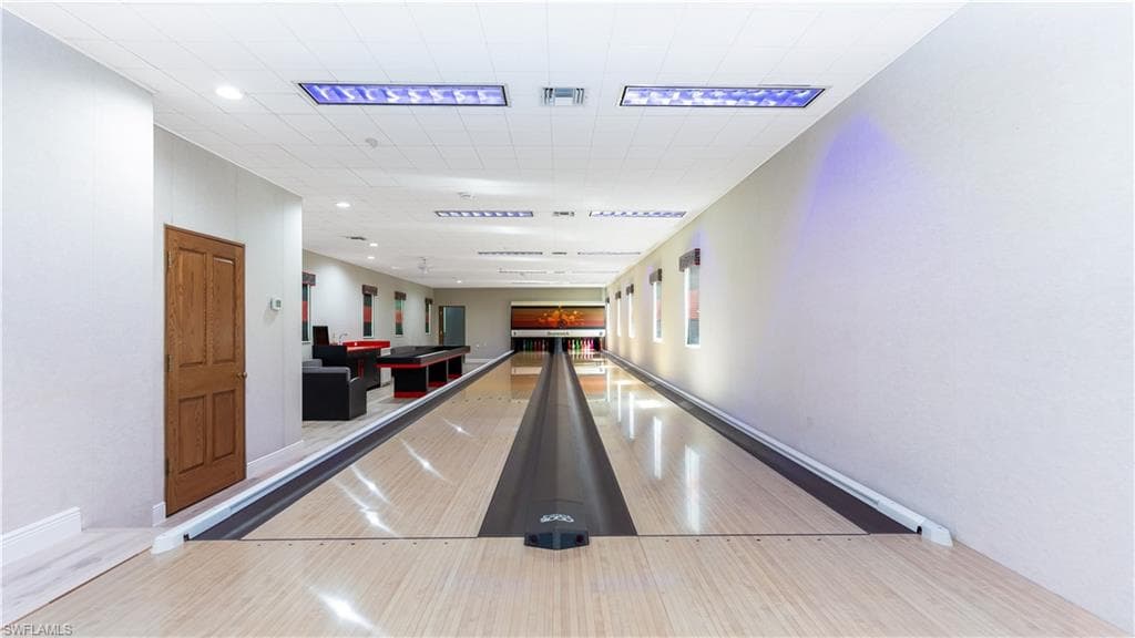 Bowling ALLEY WITH 2 LANES