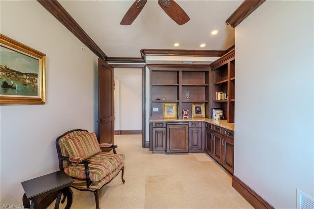 Sitting room featuring crown molding, a ceiling fan, and recessed lighting