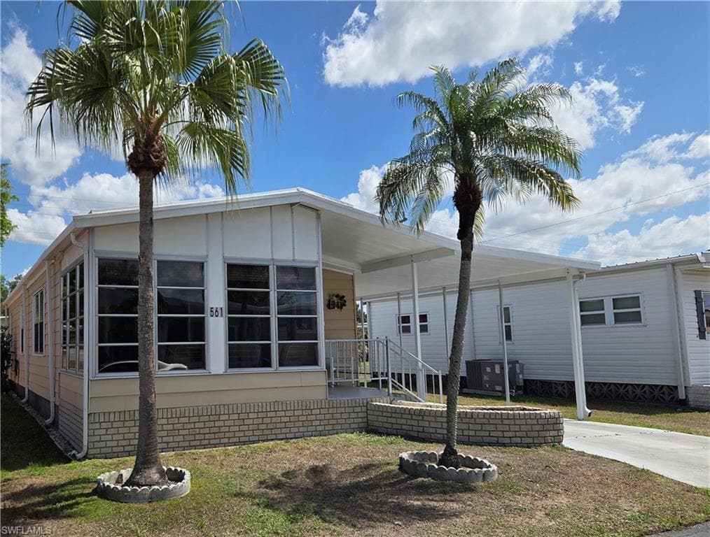 Immaculate & spacious 2 Bedroom + 2 Bathroom doublewide!