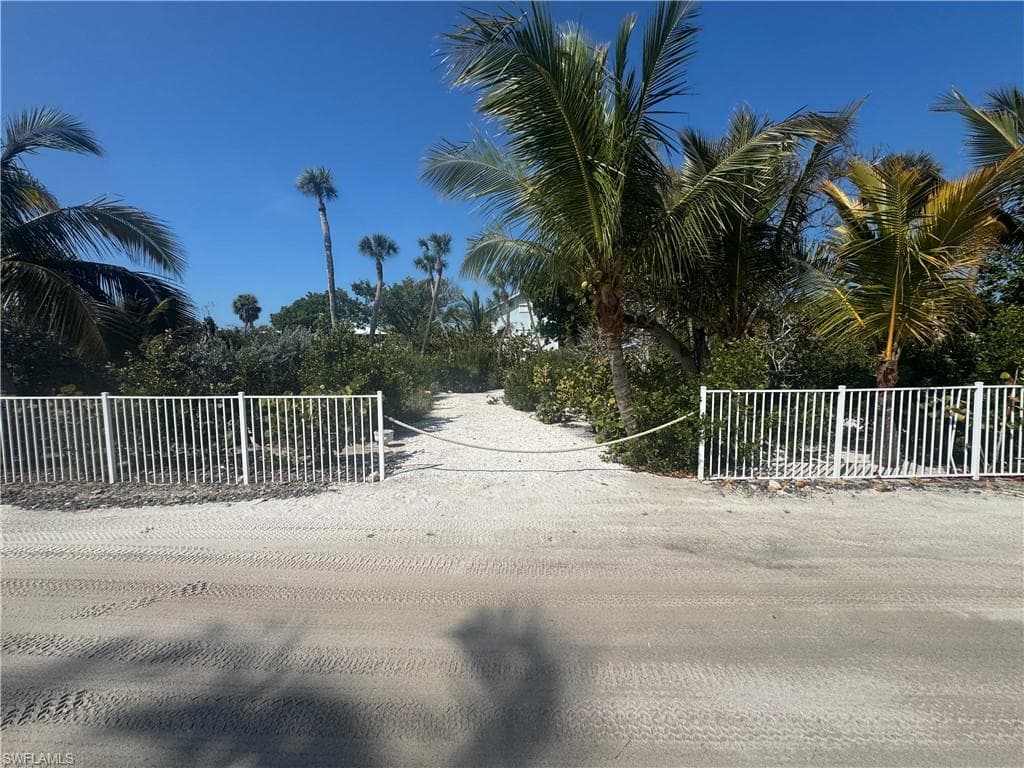 201 White Pelican DR photo 34 of 44