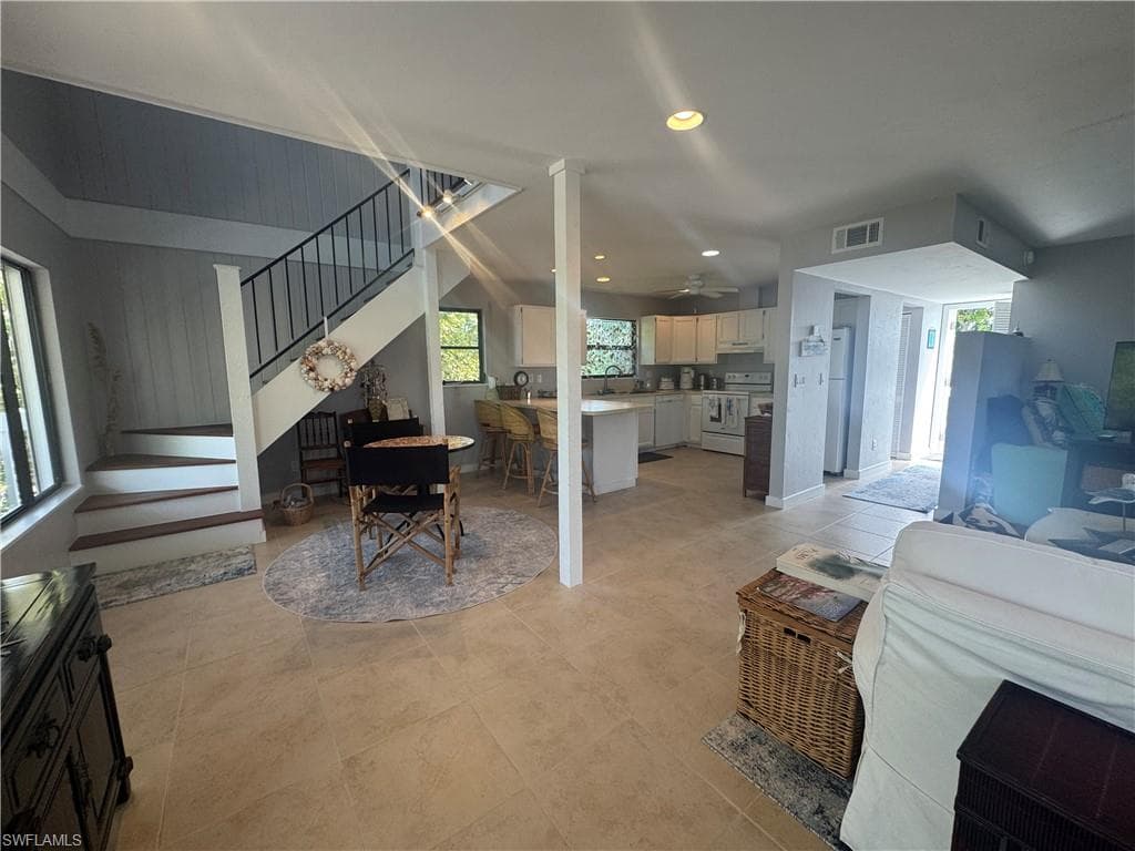 201 White Pelican DR photo 11 of 44