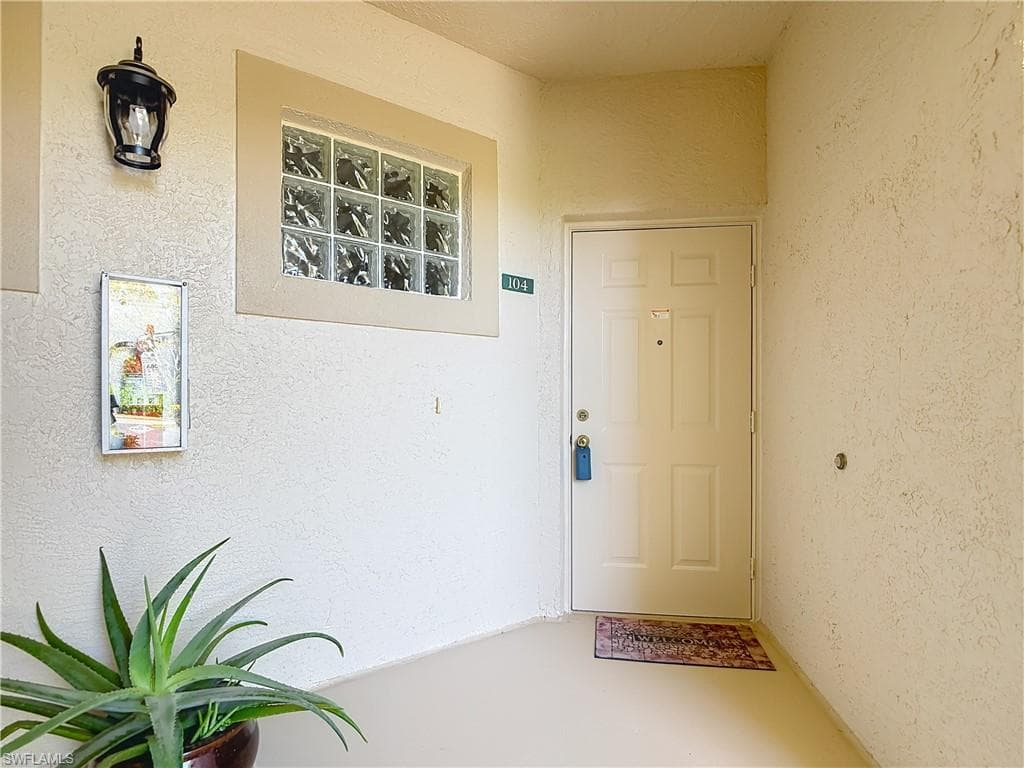 6930 Huntington Lakes CIR 104 photo 6 of 47